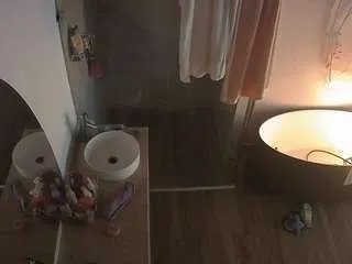 Freechat voyeurcam-casa-salsa-bathroom-6 on CamSoda