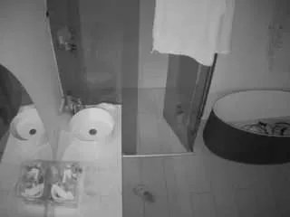Freechat voyeurcam-casa-salsa-bathroom-6 on CamSoda