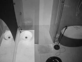 Freechat voyeurcam-casa-salsa-bathroom-6 on CamSoda
