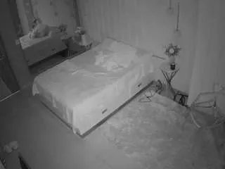 Freechat voyeurcam-casa-salsa-bedroom-2 on CamSoda