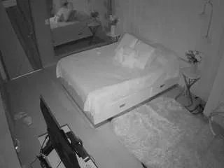 Freechat voyeurcam-casa-salsa-bedroom-2 on CamSoda