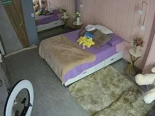 Freechat voyeurcam-casa-salsa-bedroom-2 on CamSoda