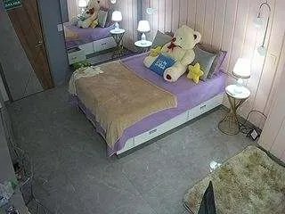 Freechat voyeurcam-casa-salsa-bedroom-2 on CamSoda