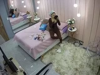 Freechat voyeurcam-casa-salsa-bedroom-2 on CamSoda