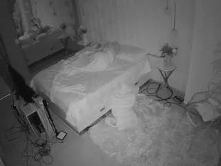 Freechat voyeurcam-casa-salsa-bedroom-2 on CamSoda