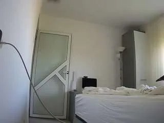 Freechat voyeurcam-charmhellen-kitchen on CamSoda