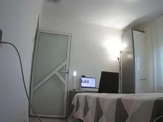 Freechat voyeurcam-charmhellen-kitchen on CamSoda