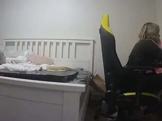 Offline voyeurcam-sexy-little-ana-01 on CamSoda