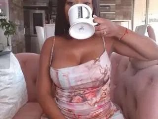 Freechat yettzaretth on CamSoda