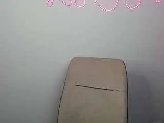 Offline yoi-mika on CamSoda