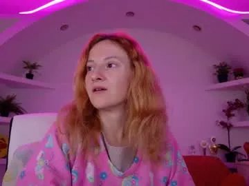 Freechat ladybigsmile on Chaturbate