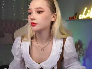 Freechat laurawifeness on Chaturbate