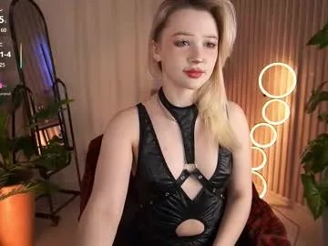 Freechat laurawifeness on Chaturbate