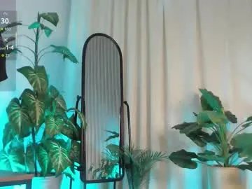 Freechat laurawifeness on Chaturbate