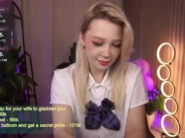 Freechat laurawifeness on Chaturbate
