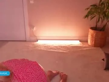 Freechat miablueye on Chaturbate