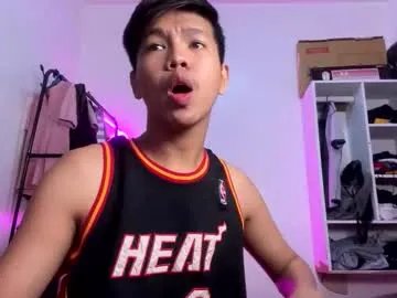 Freechat naughtybutsexy69 on Chaturbate