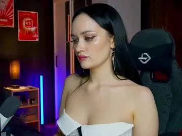 Freechat queenaliss on Chaturbate