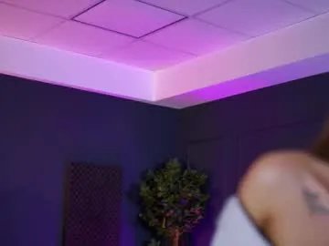 Freechat siennaruh on Chaturbate