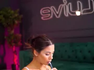 Freechat siennaruh on Chaturbate