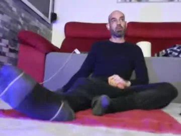 Freechat tatuadorhotxxx on Chaturbate