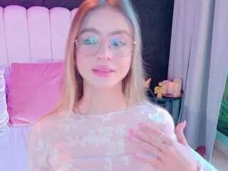 lisa_belluci on Flirt4Free