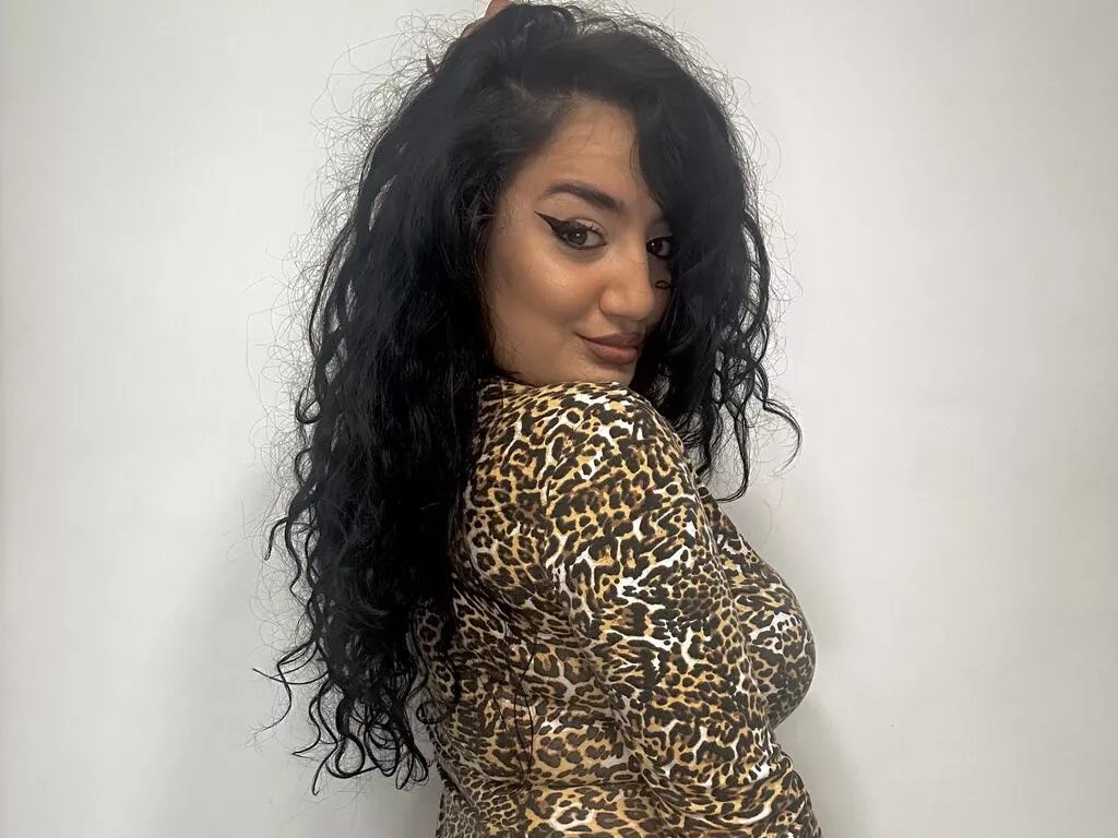 ElviraEda — I'm passionate about exploring new places, meaningful conversations, and unforgettable connections. I enjoy meeting intriguing people from all over the world  and making every moment together feel like an escape from the ordinary.