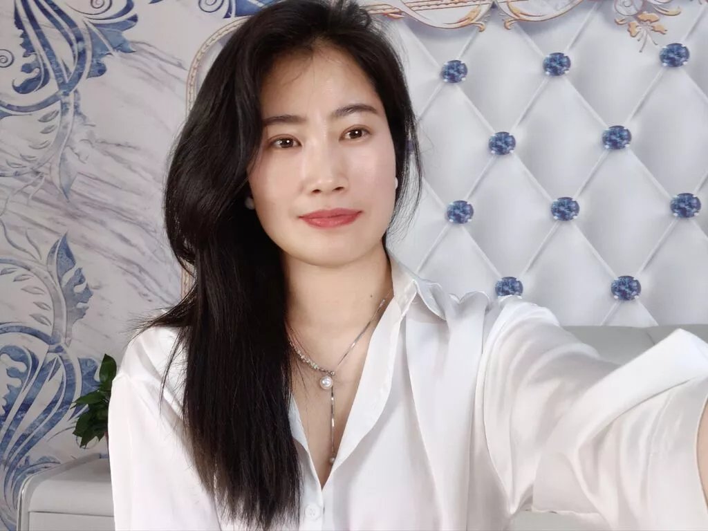 Primerosa — I like a simple and plain style in life, and I am more conscientious and emotional, and I must be dedicated to my partner.