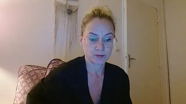 Freechat abbytantrika11 on StripChat