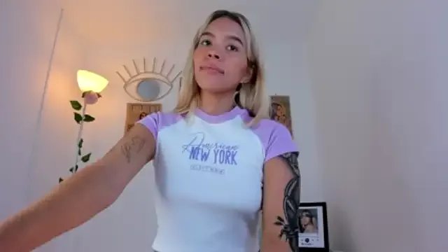 Freechat Adria_ross on StripChat