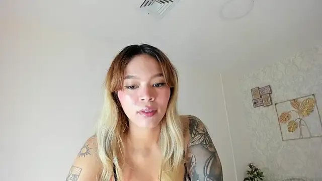 Freechat Adria_ross on StripChat