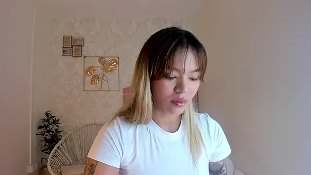 Freechat Adria_ross on StripChat