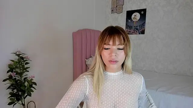 Freechat Adria_ross on StripChat