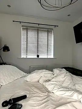 BELLABLACKXUK on StripChat 