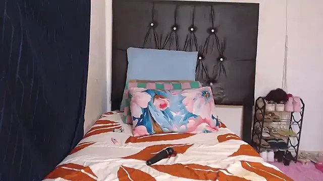 Freechat BigbootyNickyx on StripChat