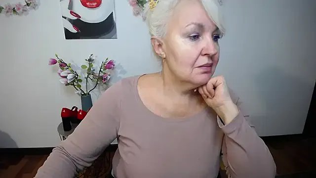 Freechat BlondyLeeBest on StripChat