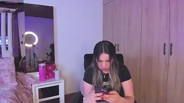 Freechat Cloee_Rainbow1 on StripChat