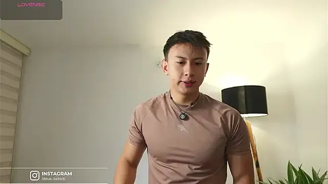 Freechat DeusbelliS on StripChat