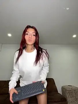 Freechat dolcebella on StripChat