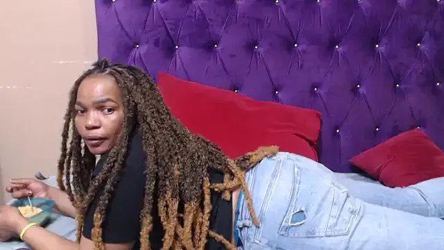 Freechat EBONYBUSTYY on StripChat