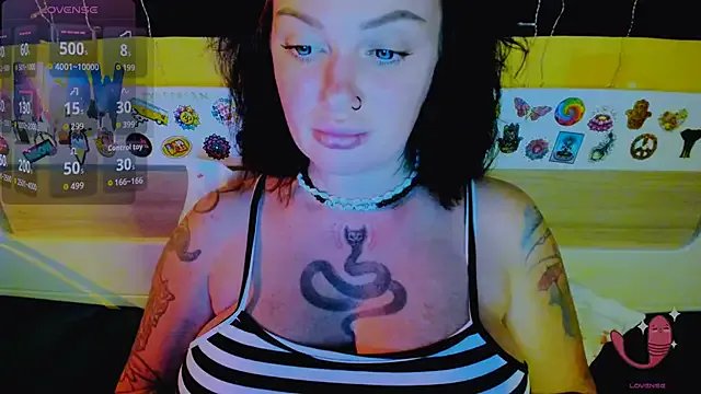 EllieOz on StripChat 