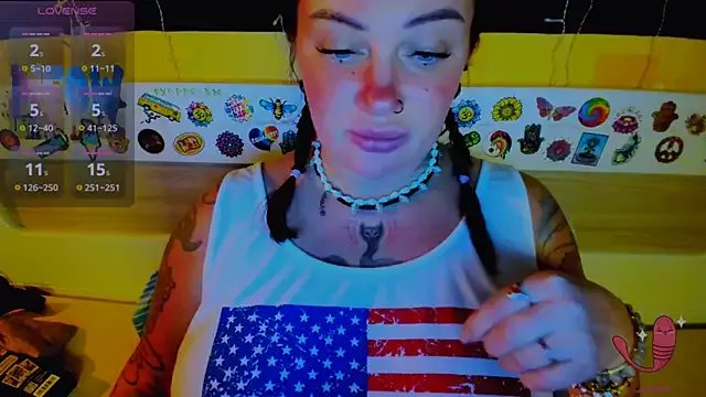 EllieOz on StripChat 