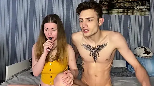 Freechat EmiliaCouple on StripChat