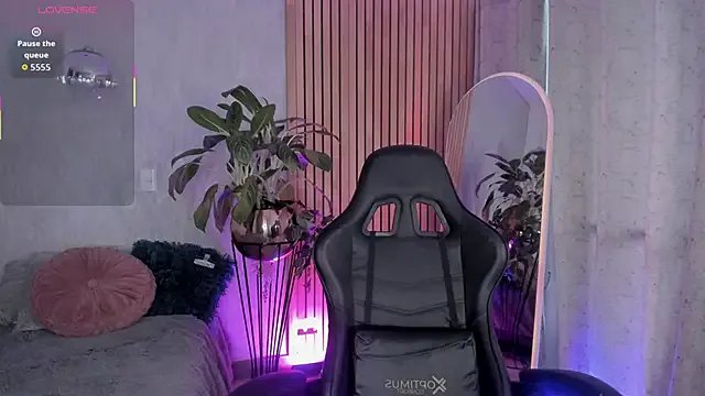 Freechat emma______ on StripChat