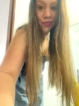 Freechat emma_hot2006 on StripChat