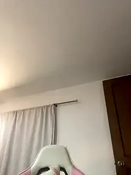 Freechat emma_hot2006 on StripChat