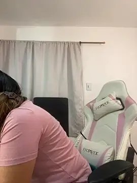 Freechat emma_hot2006 on StripChat