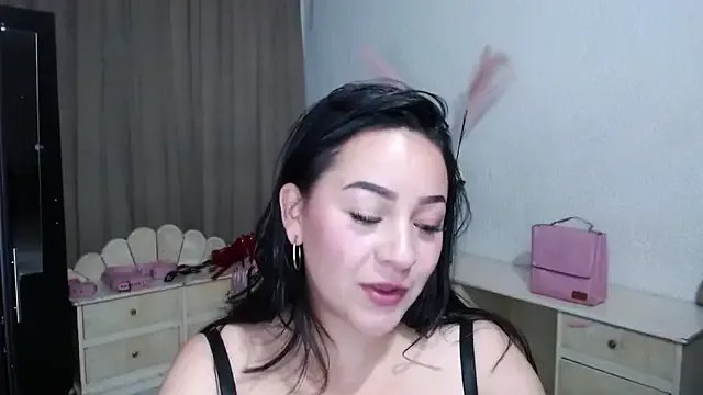 Freechat EngelCristaly on StripChat