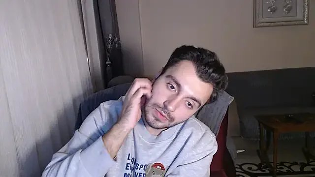 Freechat handsomeee04 on StripChat