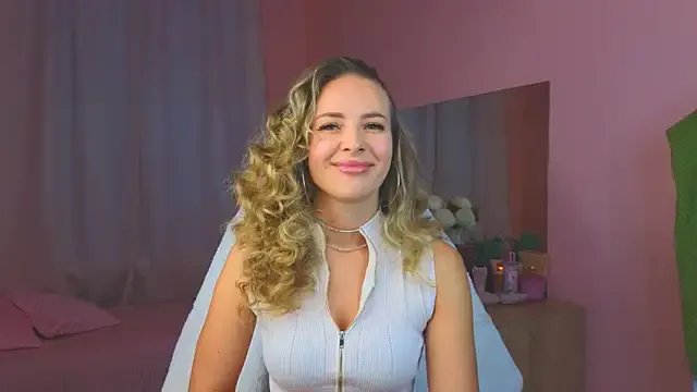 Freechat Hloya_Mei on StripChat